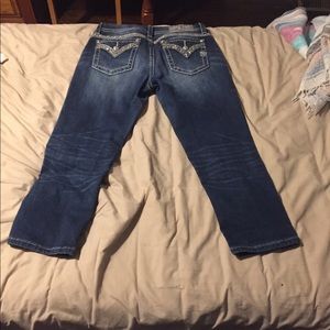 Miss Me capris size 27 like new.